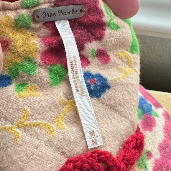 Free People Crochet Quilted Floral Sweater Red Boho Artsy Size Medium - Picture 6 of 8